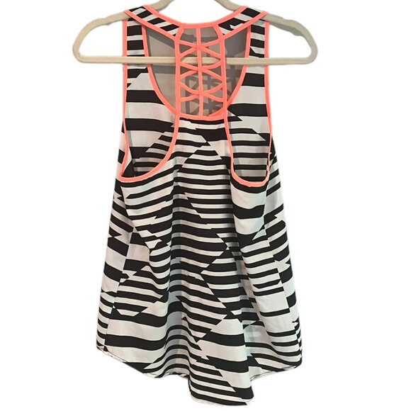 Women's Everly Black and White Geometric‎ Sleeveless Tank Size Medium - Picture 2 of 4